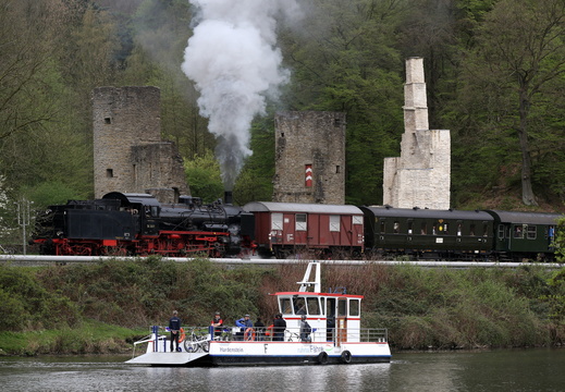 Fähre, Ruhrtalbahn und Burgruine Hardenstein